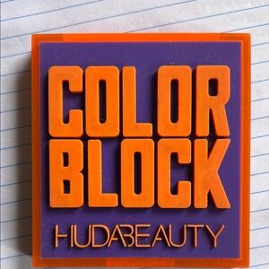HUDA BEAUTY Vibrant Orange and Purple Palette